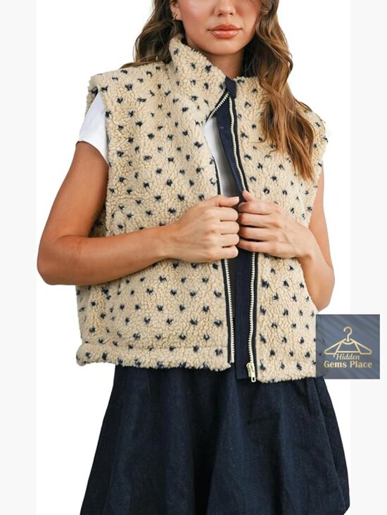 Jackets & Blazers - Sleeveless Faux Fur Fleece Vest with Pockets Zipper Closure